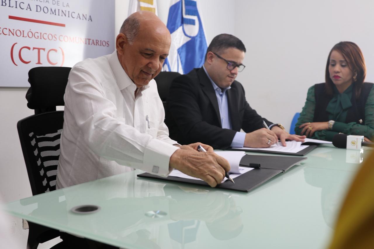 Centros Tecnológicos Comunitarios e INDOCAL suscriben acuerdo interinstitucional.
